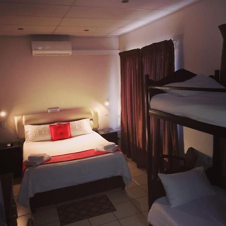 Aaa Rose Garden Guesthouse Mookgophong エクステリア 写真