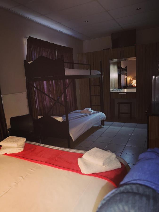 Aaa Rose Garden Guesthouse Mookgophong エクステリア 写真