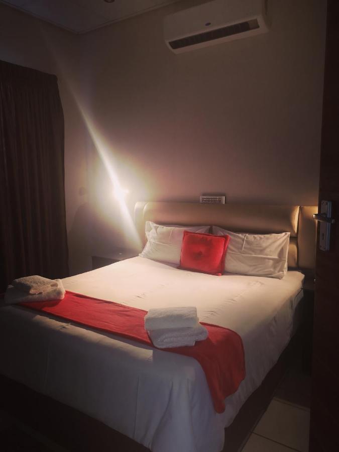Aaa Rose Garden Guesthouse Mookgophong エクステリア 写真