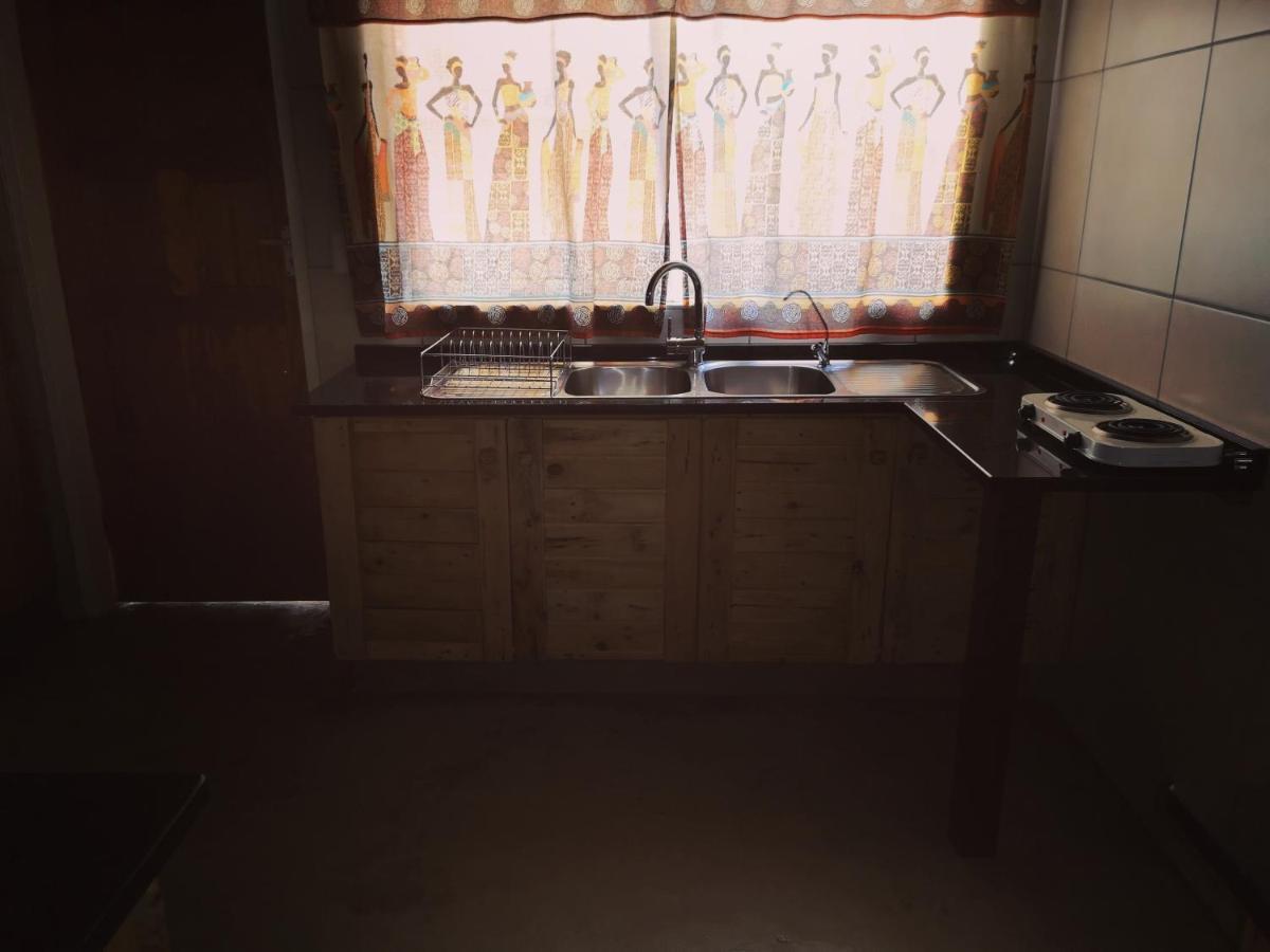 Aaa Rose Garden Guesthouse Mookgophong エクステリア 写真