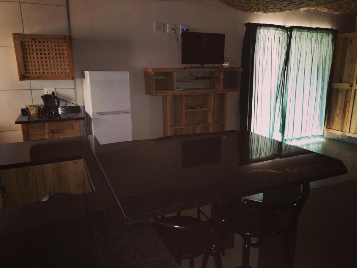 Aaa Rose Garden Guesthouse Mookgophong エクステリア 写真