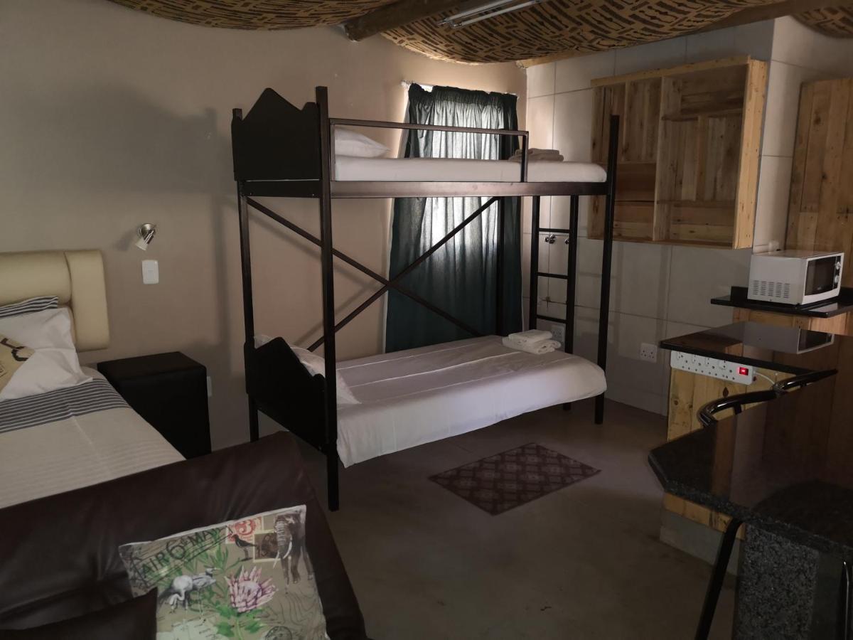 Aaa Rose Garden Guesthouse Mookgophong エクステリア 写真