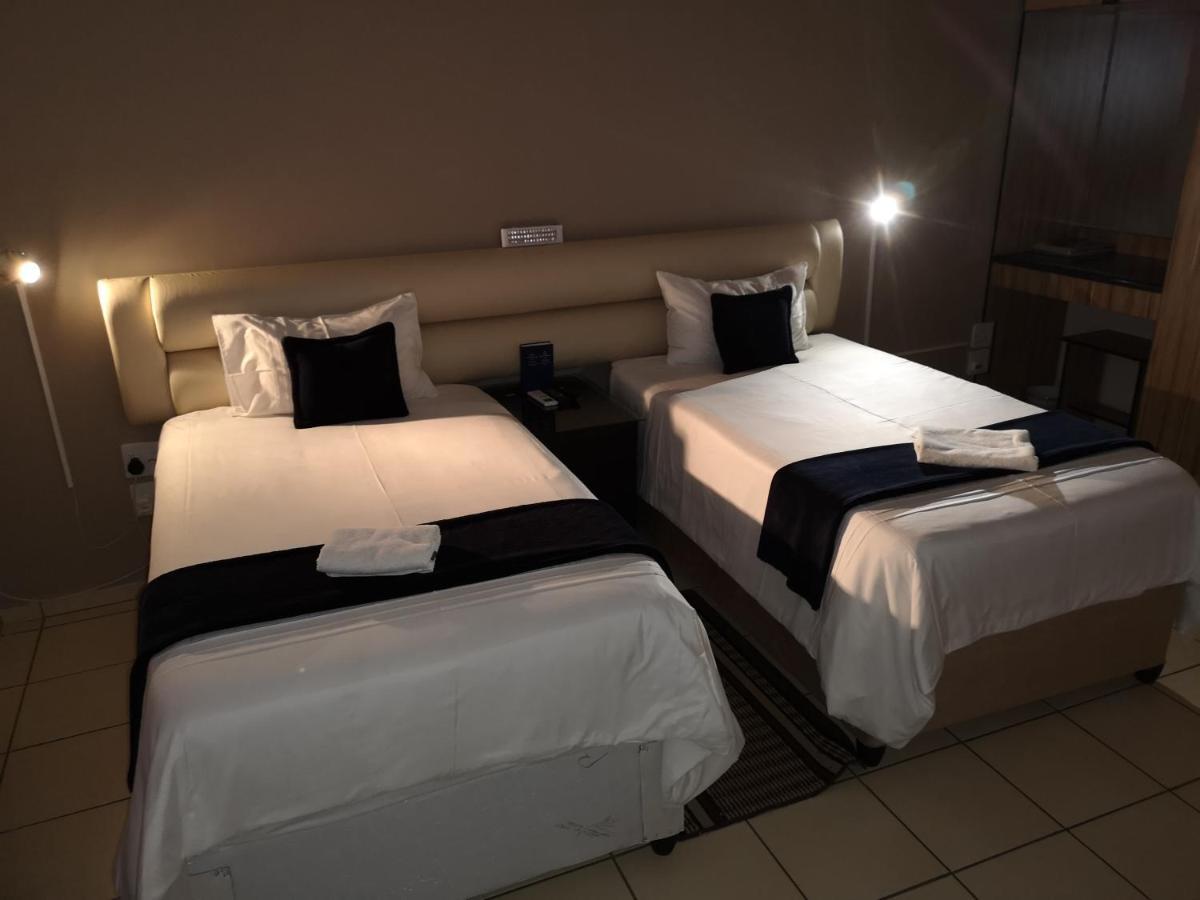 Aaa Rose Garden Guesthouse Mookgophong エクステリア 写真
