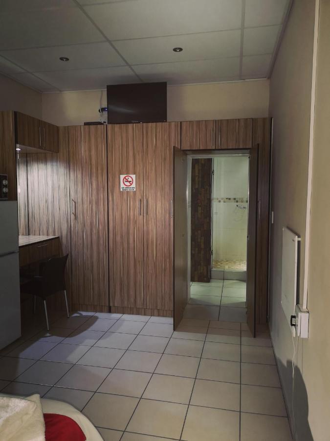 Aaa Rose Garden Guesthouse Mookgophong エクステリア 写真
