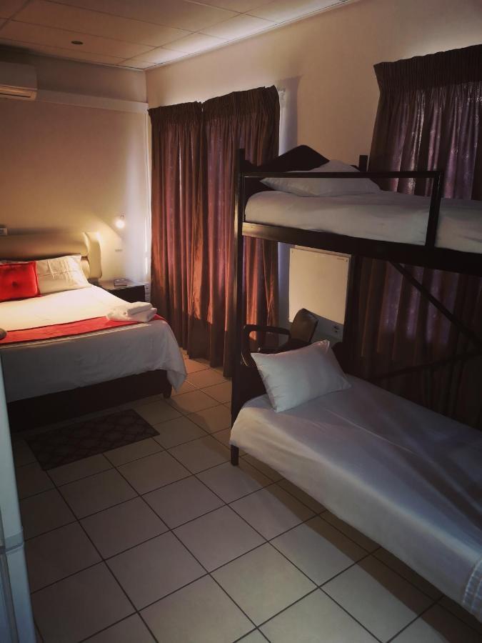 Aaa Rose Garden Guesthouse Mookgophong エクステリア 写真
