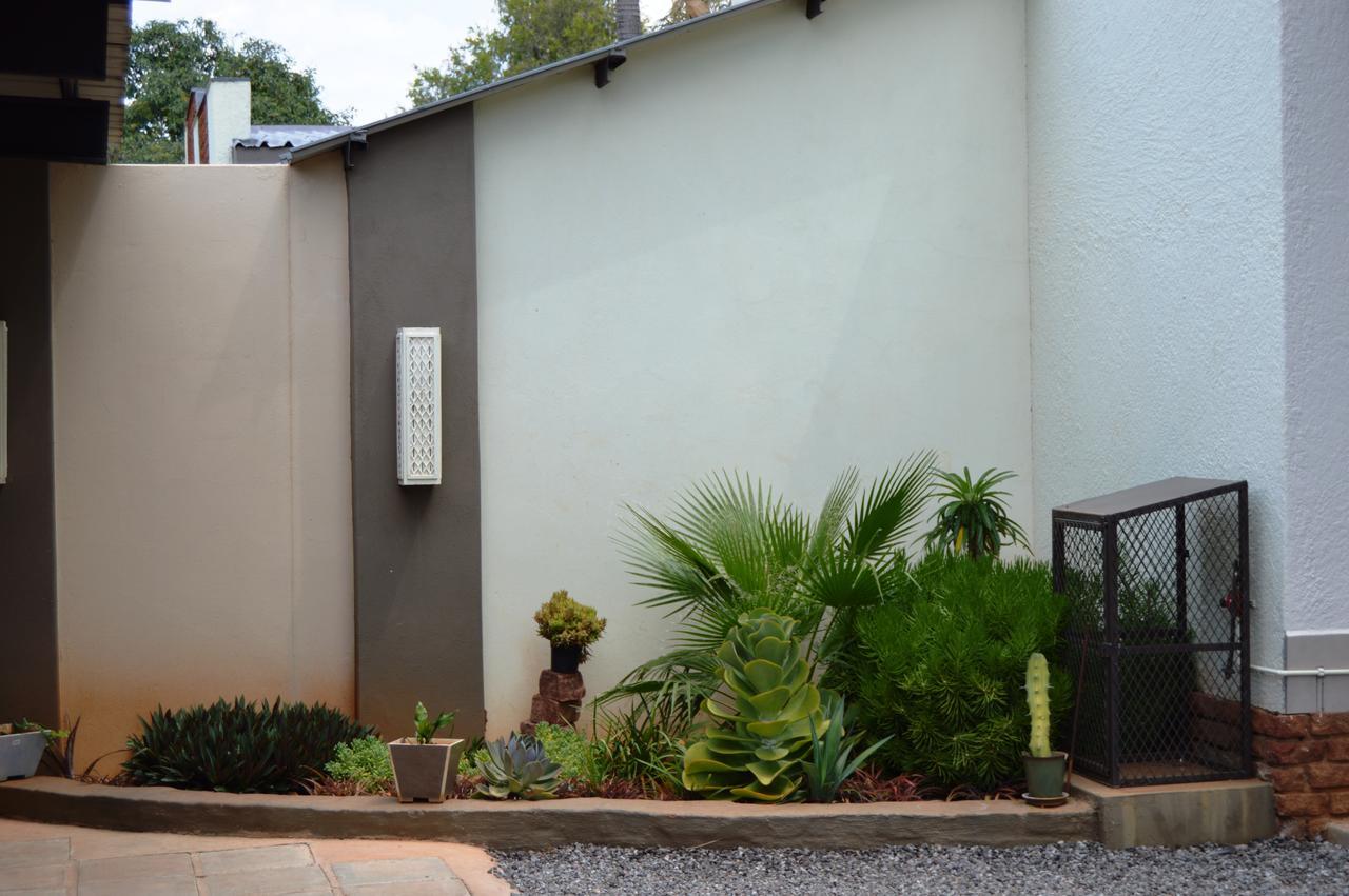 Aaa Rose Garden Guesthouse Mookgophong エクステリア 写真