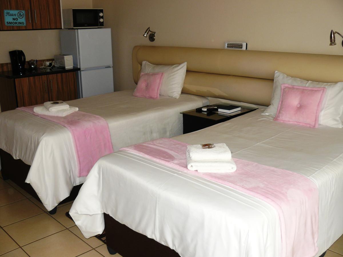 Aaa Rose Garden Guesthouse Mookgophong エクステリア 写真