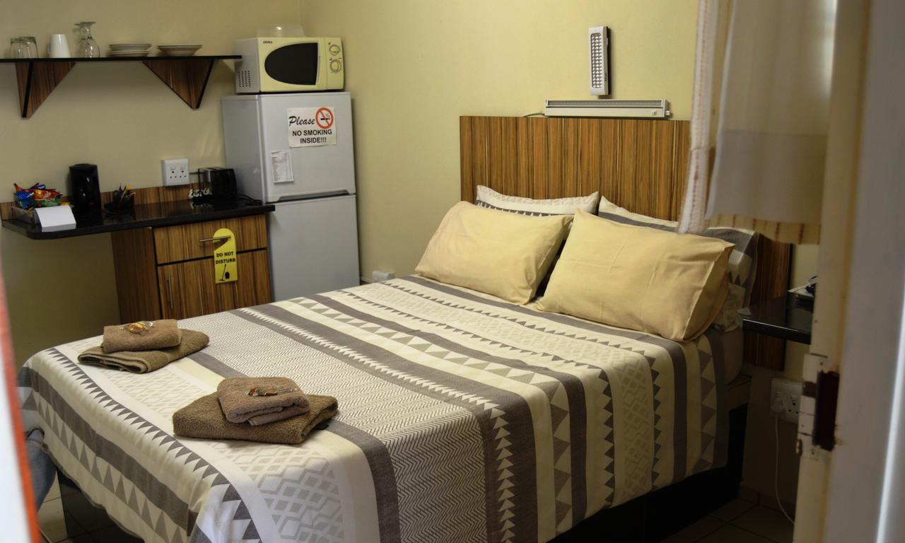 Aaa Rose Garden Guesthouse Mookgophong エクステリア 写真