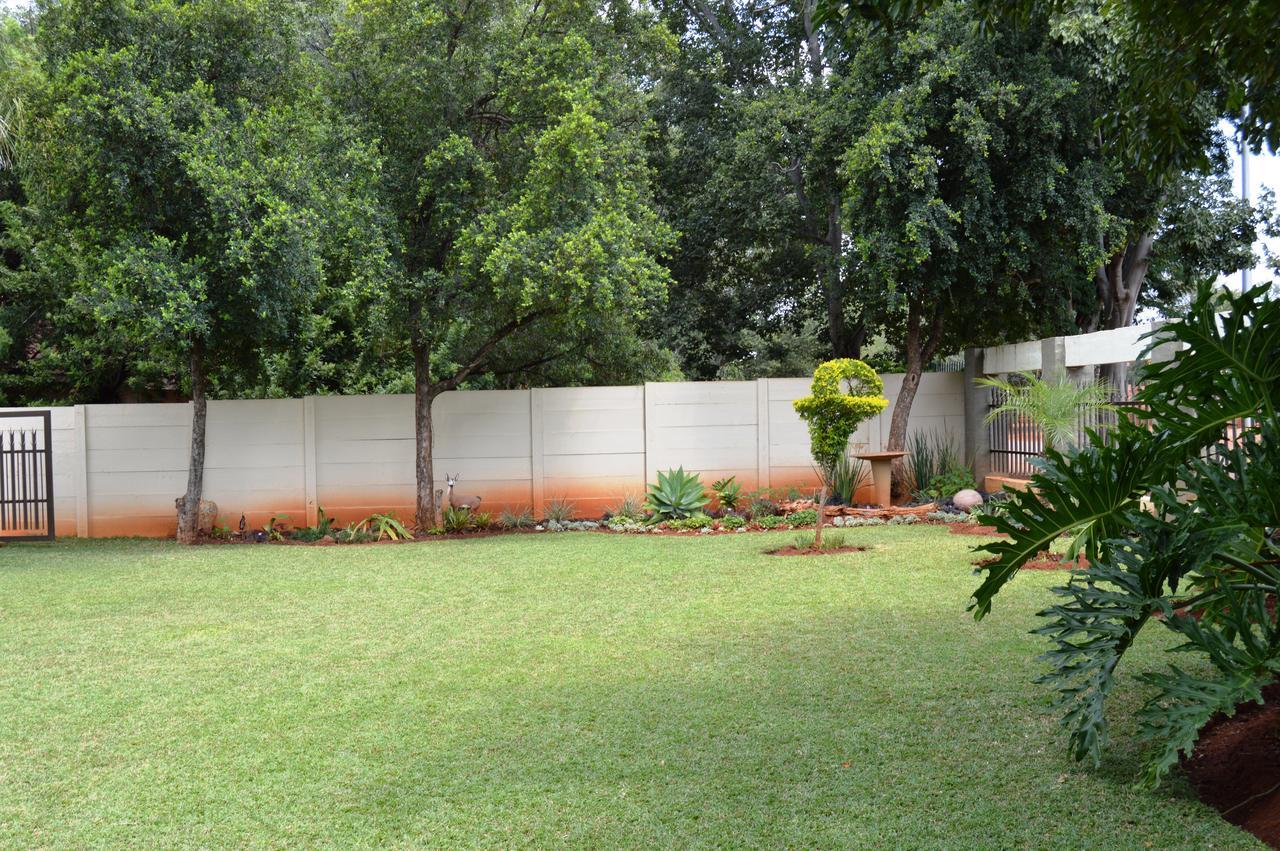 Aaa Rose Garden Guesthouse Mookgophong エクステリア 写真