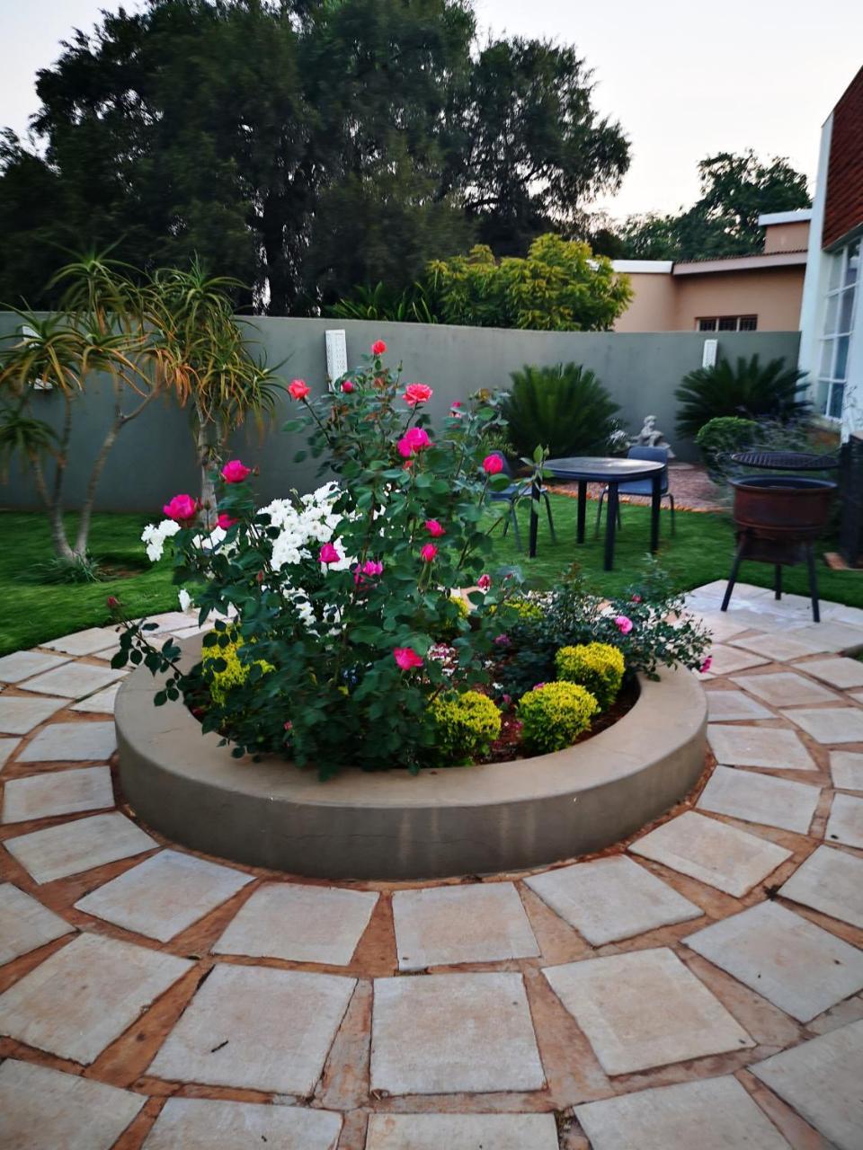 Aaa Rose Garden Guesthouse Mookgophong エクステリア 写真